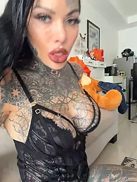 claudiacvc95 online show from June 21, 2:36 am