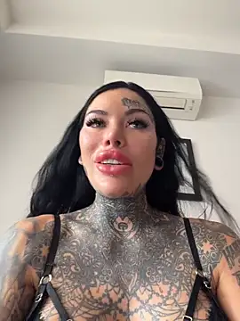 claudiacvc95 online show from June 27, 5:23 am