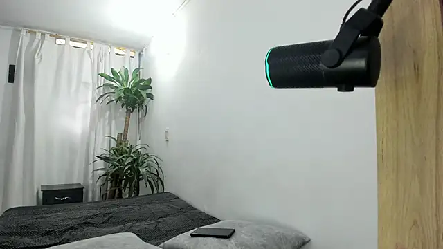 Snapshot of Lia-y-felipe chatting on November 30, 8:24 pm Lia-y-felipe online show from November 30, 8:24 pm