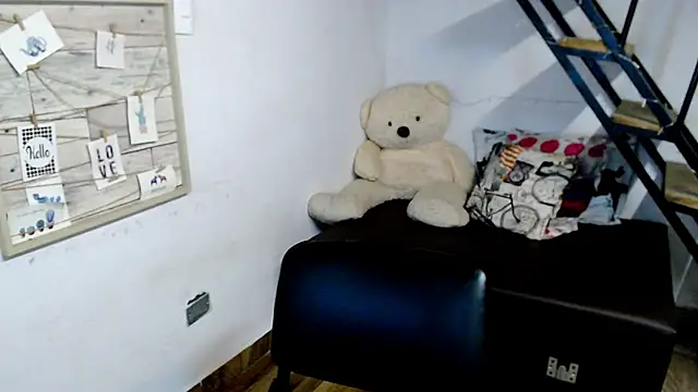 Snapshot of samantha_baby_ chatting on March 16, 1:28 am samantha baby online show from March 16, 1:28 am