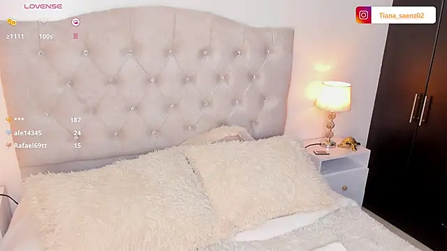 Snapshot of Tiana_saenz chatting on March 7, 2:36 am Tiana saenz online show from March 7, 2:36 am