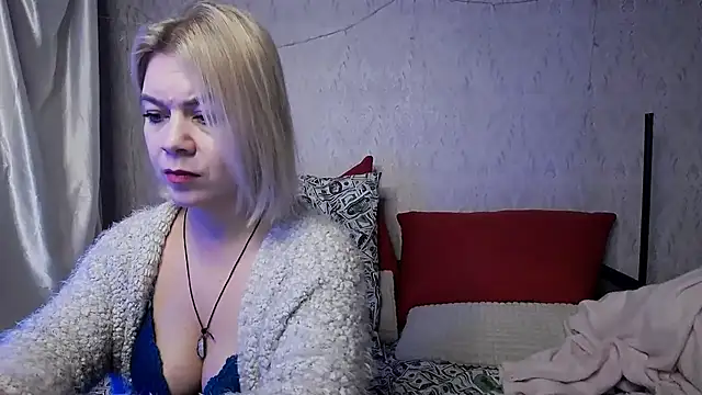 Snapshot of LILU_MS chatting on November 20, 8:25 am LILU MS online show from November 20, 8:25 am