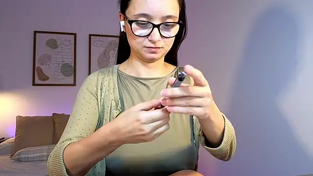 Snapshot of leyla_babe chatting on December 18, 2:17 pm leyla babe online show from December 18, 2:17 pm