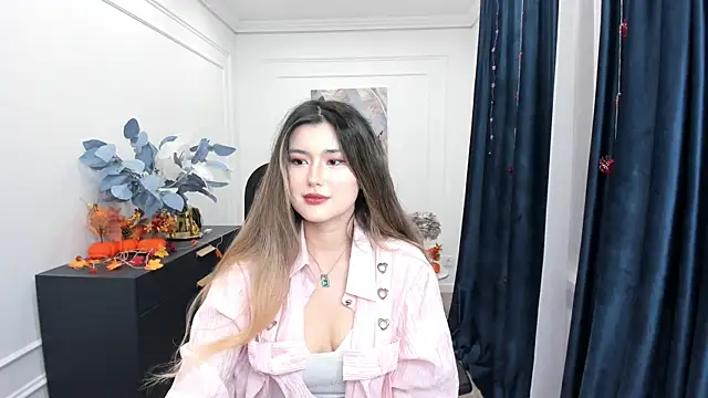 AnneTLi online show from October 28, 3:32 am