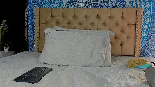 KeryHillson online show from December 28, 1:38 pm