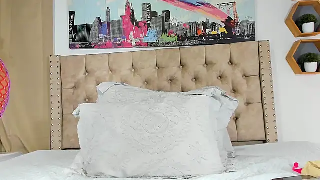 KeryHillson online show from February 10, 12:29 pm