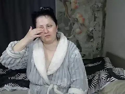 Snapshot of Lillian2 chatting on May 13, 9:33 pm Lillian2 online show from May 13, 9:33 pm