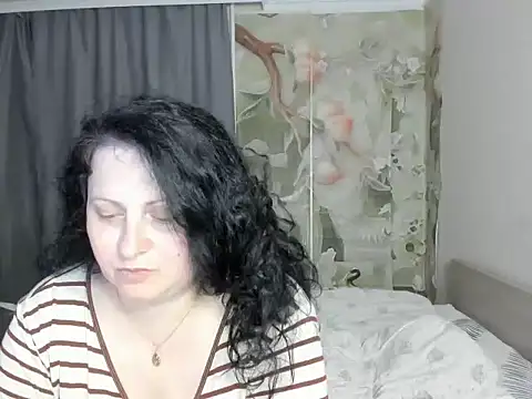 Snapshot of Lillian2 chatting on May 24, 6:24 pm Lillian2 online show from May 24, 6:24 pm