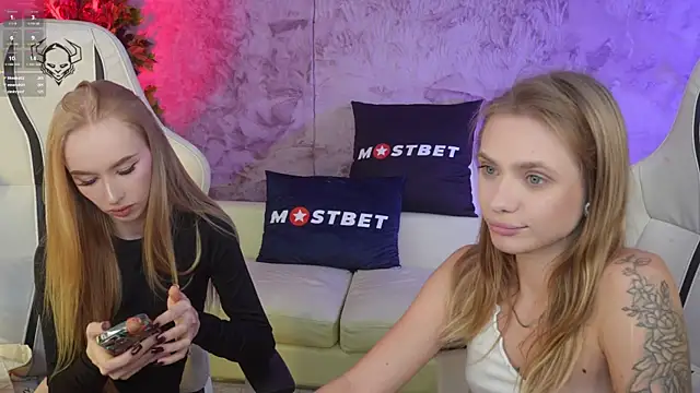 Snapshot of Angy_Netal chatting on December 16, 11:28 pm Angy Netal online show from December 16, 11:28 pm