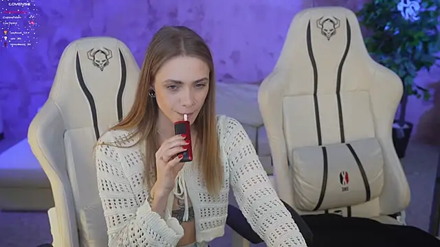 Snapshot of Angy_Netal chatting on March 20, 7:46 pm Angy Netal online show from March 20, 7:46 pm