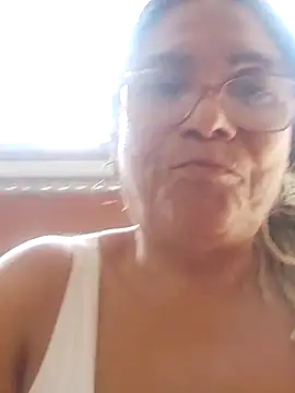 Snapshot of Delicy1 chatting on February 15, 7:17 pm Delicy1 online show from February 15, 7:17 pm