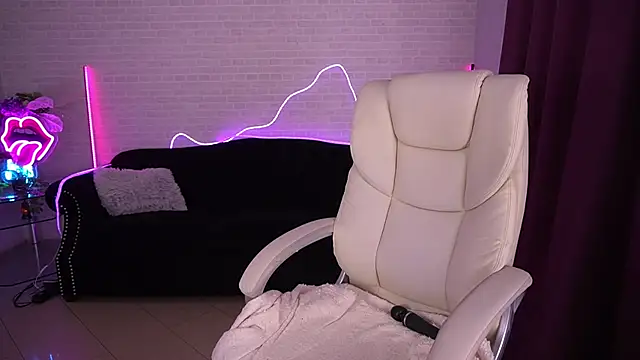 Snapshot of Daenerys_Daenn chatting on September 20, 7:42 am Daenerys Daenn online show from September 20, 7:42 am