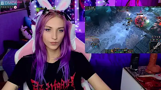 Snapshot of Violet_Noir chatting on January 22, 10:40 am Violet Noir online show from January 22, 10:40 am