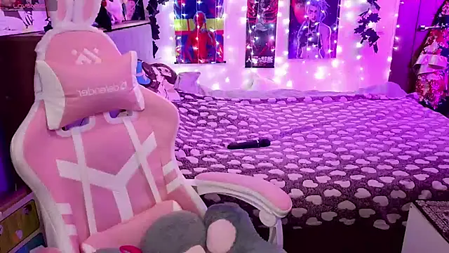 Snapshot of Violet_Noir chatting on January 28, 9:41 am Violet Noir online show from January 28, 9:41 am