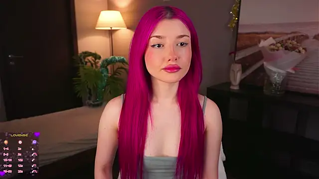 Snapshot of ShirleyCarolyn chatting on December 12, 7:37 pm ShirleyCarolyn online show from December 12, 7:37 pm