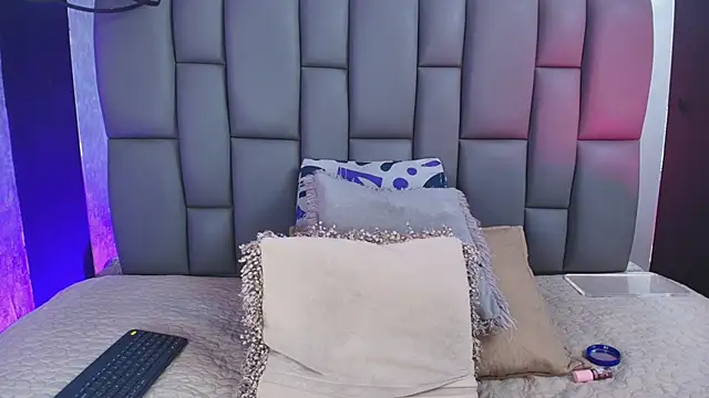  MiaBrown  online show from September 9, 12:05 pm