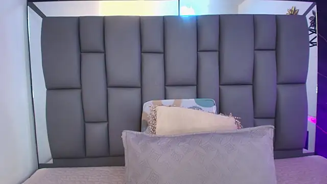  MiaBrown  online show from January 13, 12:10 pm