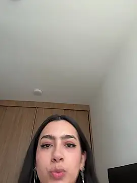 Snapshot of Nicollemays chatting on May 27, 2:14 pm Nicollemays online show from May 27, 2:14 pm