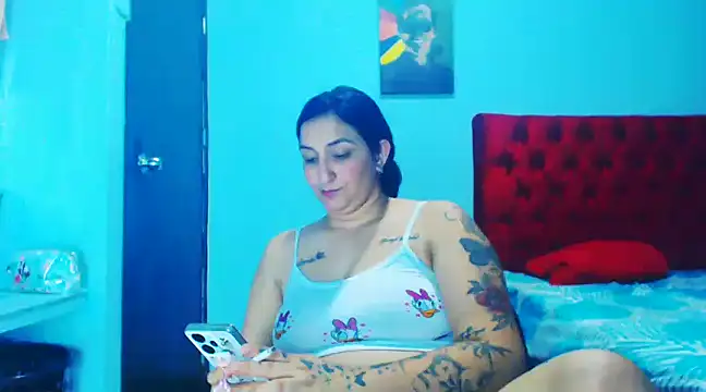 Snapshot of liz_dirty chatting on December 9, 3:40 am liz dirty online show from December 9, 3:40 am