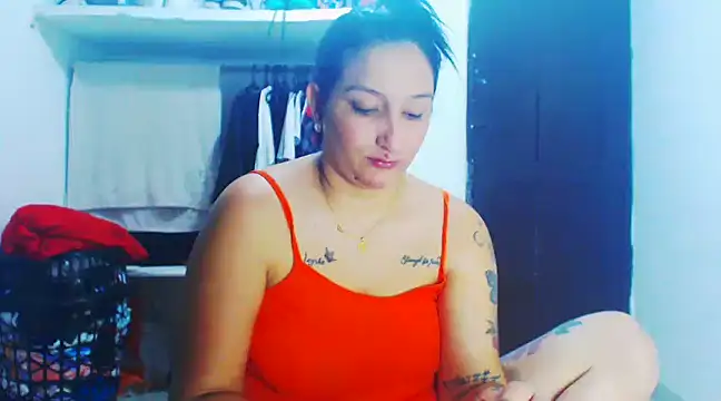 Snapshot of liz_dirty chatting on February 23, 10:42 pm liz dirty online show from February 23, 10:42 pm