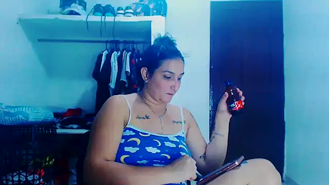 Snapshot of liz_dirty chatting on March 21, 10:50 pm liz dirty online show from March 21, 10:50 pm