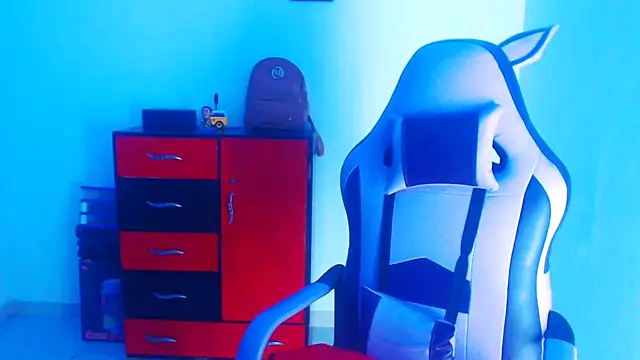 Snapshot of liz_dirty chatting on November 13, 10:30 pm liz dirty online show from November 13, 10:30 pm