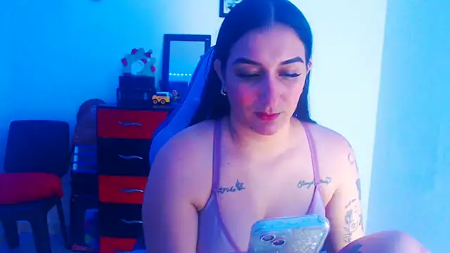 Snapshot of liz_dirty chatting on November 19, 10:43 pm liz dirty online show from November 19, 10:43 pm