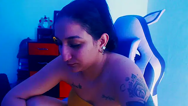 Snapshot of liz_dirty chatting on November 24, 10:31 pm liz dirty online show from November 24, 10:31 pm