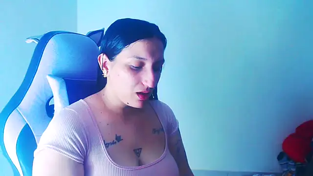 Snapshot of liz_dirty chatting on June 12, 10:30 pm liz dirty online show from June 12, 10:30 pm