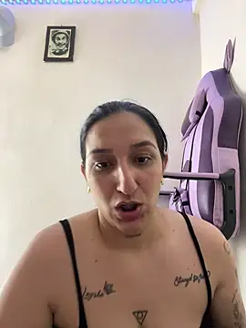 Snapshot of liz_dirty chatting on June 19, 9:40 pm liz dirty online show from June 19, 9:40 pm
