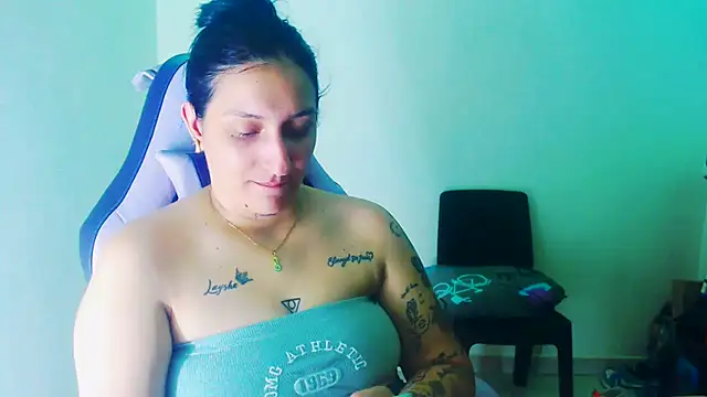 Snapshot of liz_dirty chatting on July 12, 11:07 pm liz dirty online show from July 12, 11:07 pm