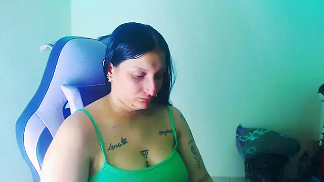 Snapshot of liz_dirty chatting on July 17, 9:52 pm liz dirty online show from July 17, 9:52 pm