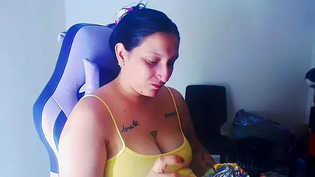 Snapshot of liz_dirty chatting on July 18, 10:35 pm liz dirty online show from July 18, 10:35 pm