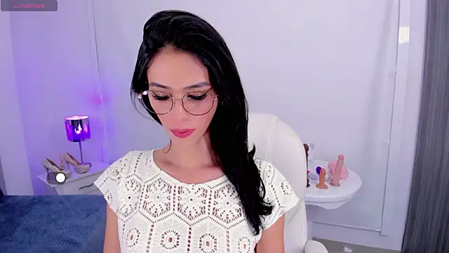 Snapshot of Andrea_Marinn chatting on December 19, 5:51 am Andrea Marinn online show from December 19, 5:51 am