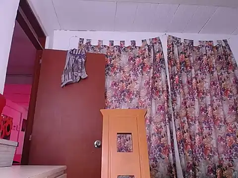 Snapshot of yselahot chatting on February 10, 3:32 pm yselahot online show from February 10, 3:32 pm