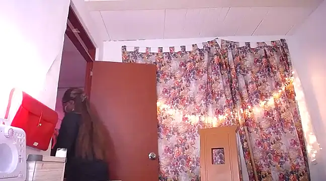 Snapshot of yselahot chatting on February 17, 4:59 pm yselahot online show from February 17, 4:59 pm