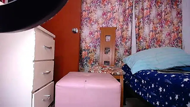 Snapshot of yselahot chatting on February 26, 11:15 pm yselahot online show from February 26, 11:15 pm