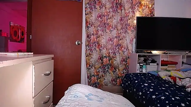 Snapshot of yselahot chatting on March 7, 8:22 pm yselahot online show from March 7, 8:22 pm