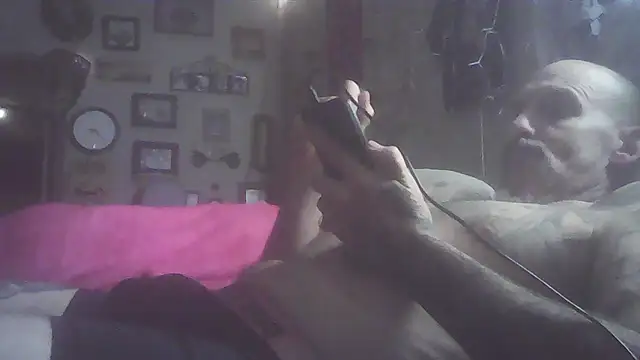 ClydeCan409 online show from March 23, 3:21 am