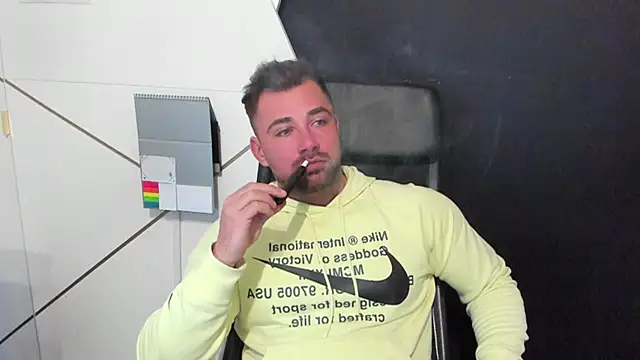 Snapshot of DuncanStone chatting on February 5, 2:05 pm DuncanStone online show from February 5, 2:05 pm