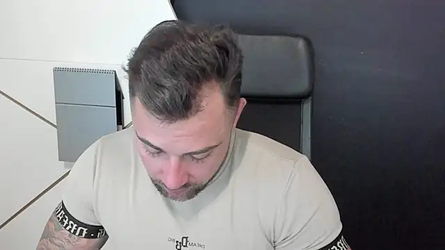 Snapshot of DuncanStone chatting on February 27, 2:32 pm DuncanStone online show from February 27, 2:32 pm