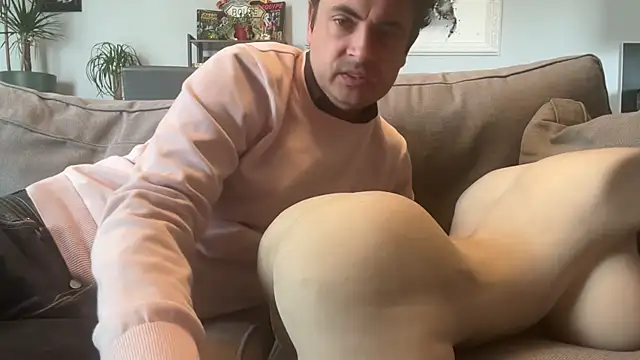 freddy0222222 online show from April 10, 10:42 am