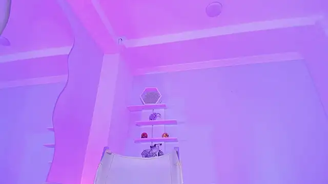 Snapshot of CamileHolmes chatting on March 2, 7:43 am CamileHolmes online show from March 2, 7:43 am