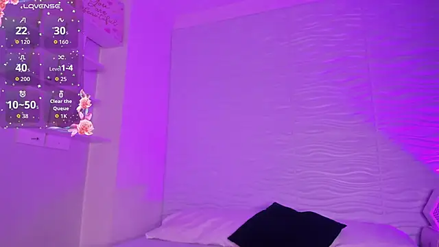 Snapshot of CamileHolmes chatting on November 8, 7:19 am CamileHolmes online show from November 8, 7:19 am