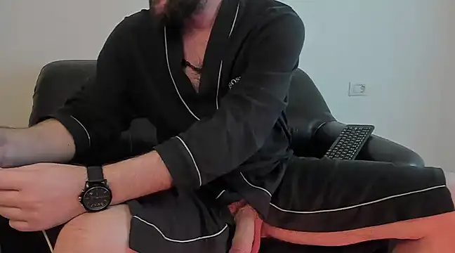 Snapshot of KingMalcom chatting on December 18, 1:45 pm KingMalcom online show from December 18, 1:45 pm