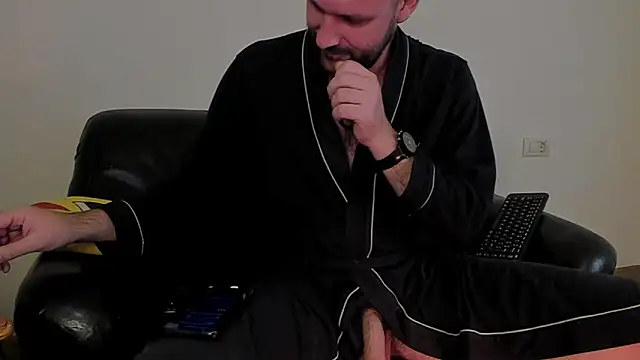 Snapshot of KingMalcom chatting on October 20, 4:29 pm KingMalcom online show from October 20, 4:29 pm