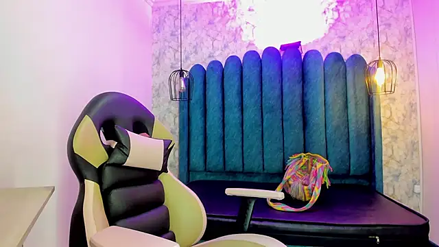 nalalye cruzz  online show from December 17, 2:28 am