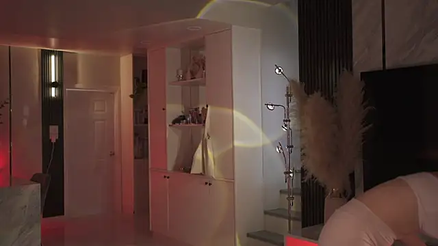 VixenMia online show from April 15, 4:08 am