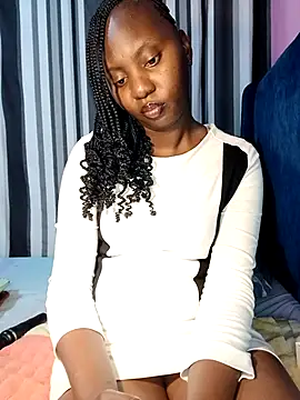 Snapshot of luxusroyce chatting on March 13, 3:54 am luxusroyce online show from March 13, 3:54 am