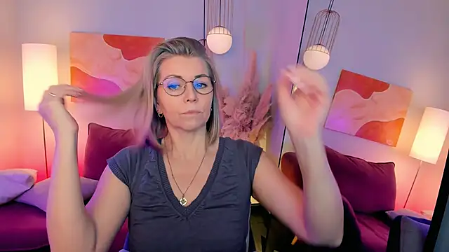 Annie Light online show from February 10, 6:39 am